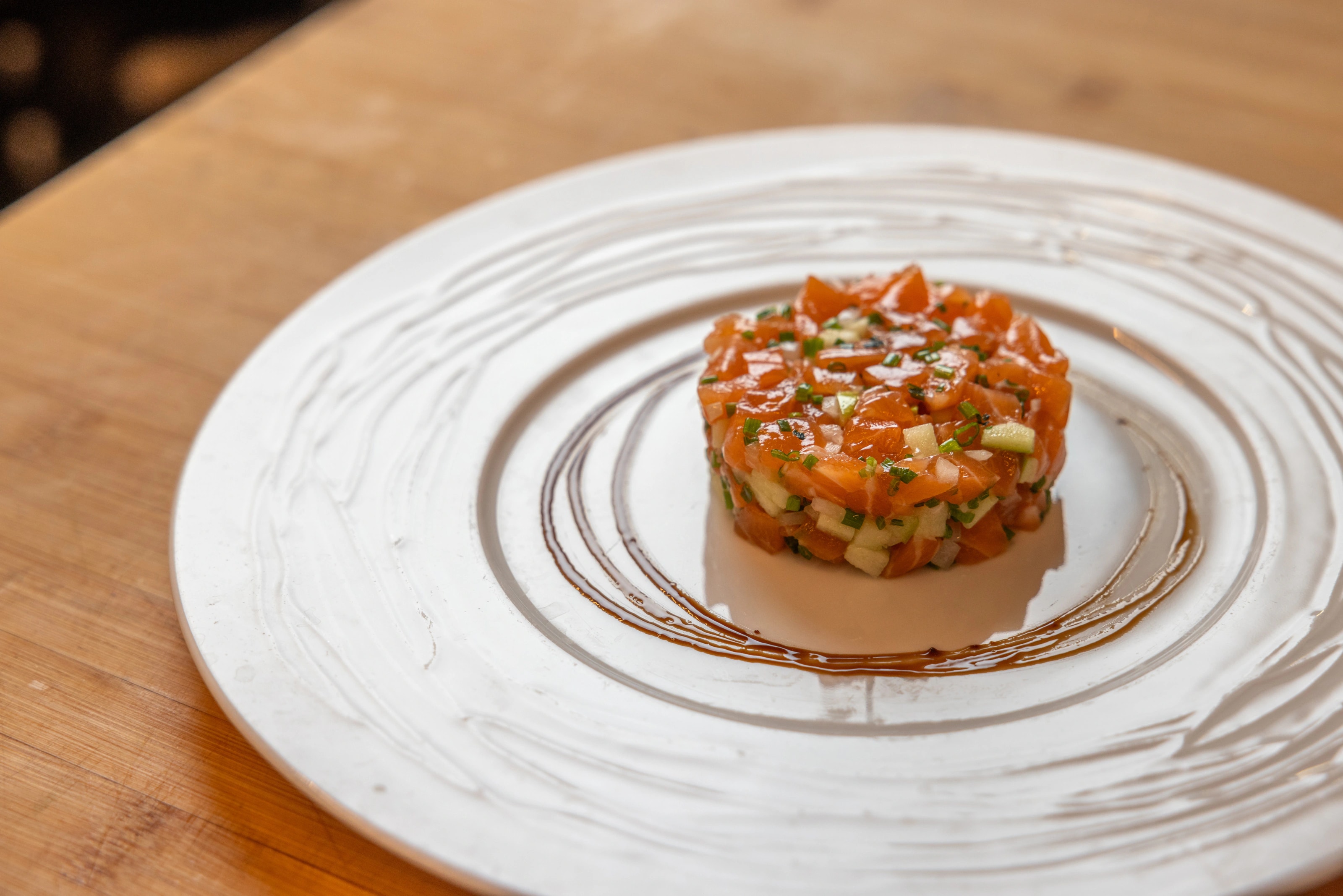Tartare di salmone — salmon fillet with Granny Smith apple, chives and shallot